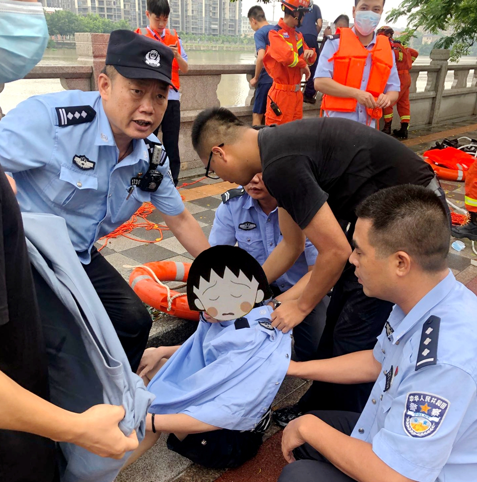 女子跳河轻生危机时刻，58岁民警英勇救援——一场生死时速的奋战