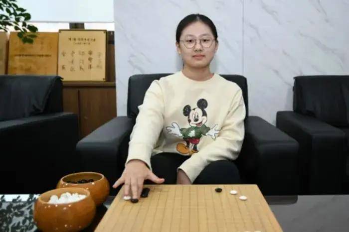 震惊！天才女棋手因AI作弊遭禁赛八年！揭秘赛场黑暗，道德底线何在？