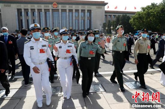 解放军与武警部队代表团震撼入场，强国强军展雄姿，时代新篇待揭晓！深度解析会议背后故事。