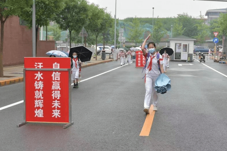 学生呼吁取消3千米